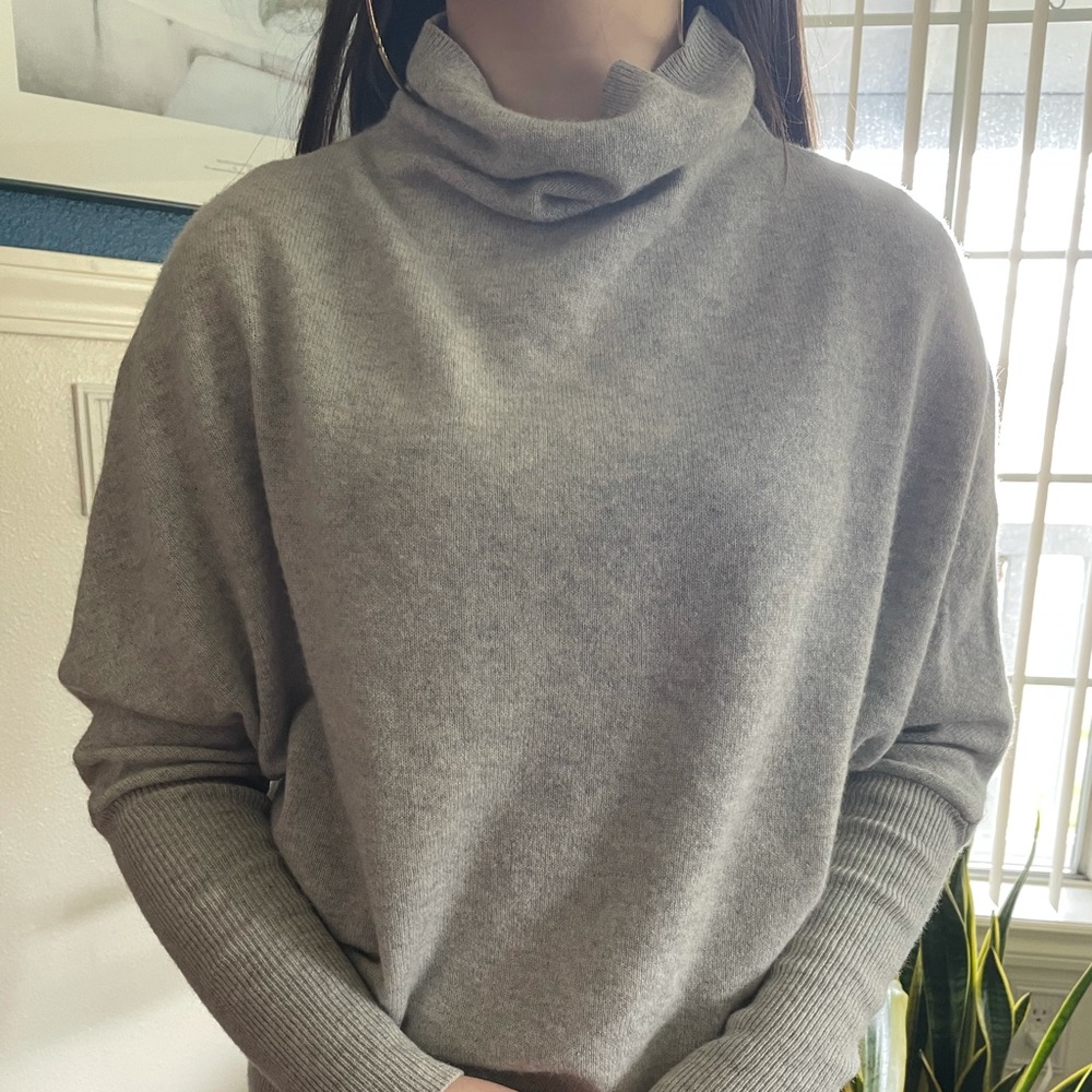 Raffi Cashmere Turtleneck Sweater in Gray, Size S